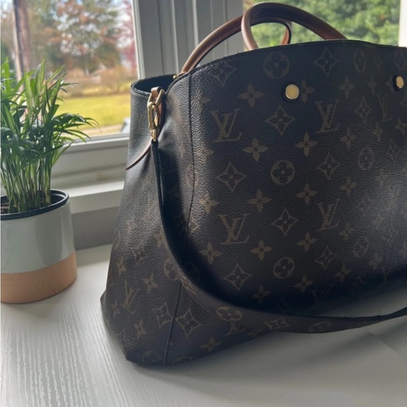 Louis Vuitton Montaigne Top Handle Bag MM Brown
Canvas. Pre owned. - Picture 2 of 11